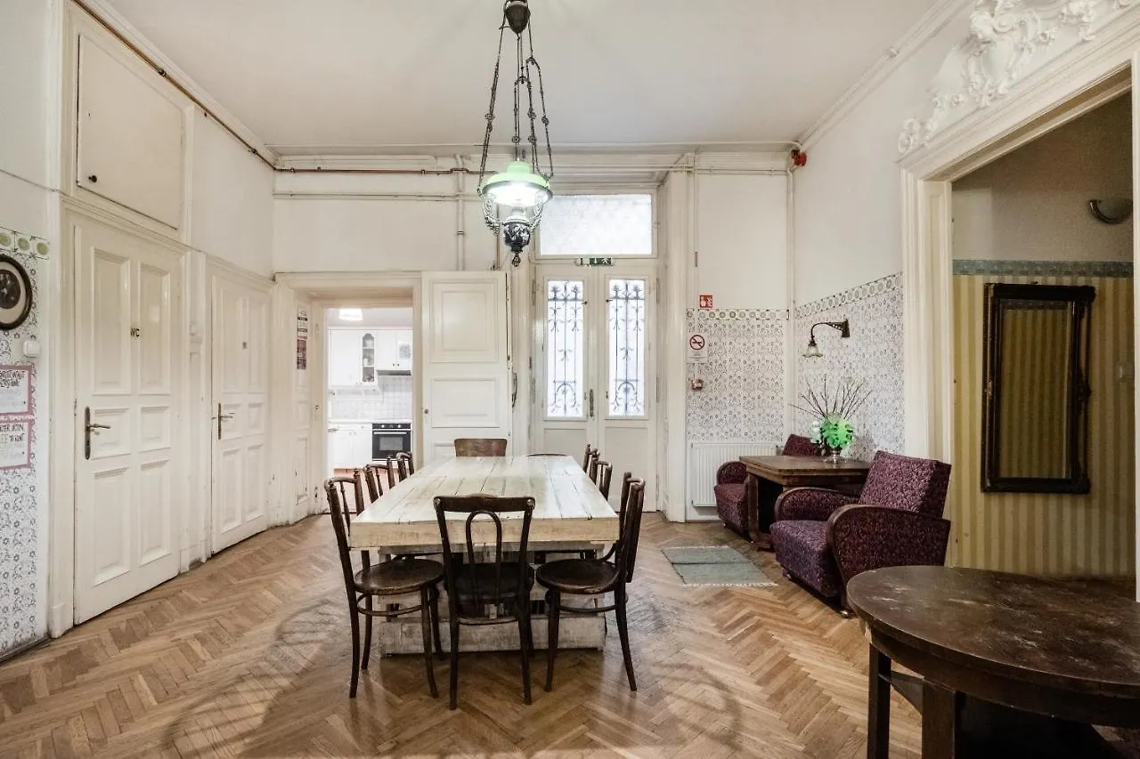 Baroque Hostel & Coworking Budapest