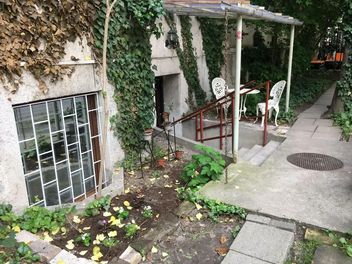 Baroque Hostel & Coworking Budapest