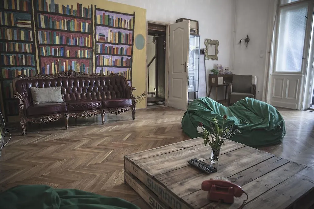 Baroque Hostel & Coworking Budapest