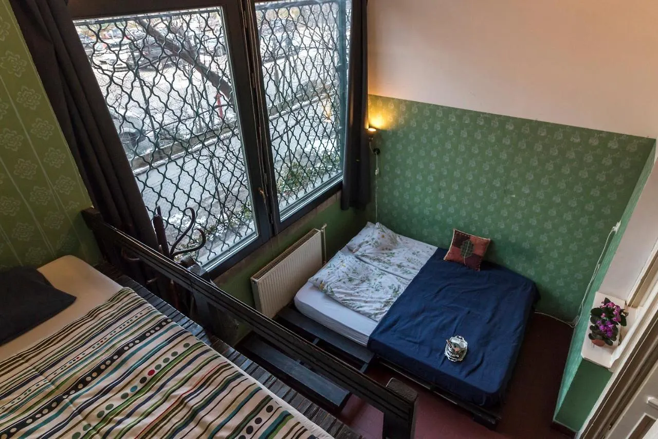 Baroque Hostel & Coworking Budapest 0*,  Hungary