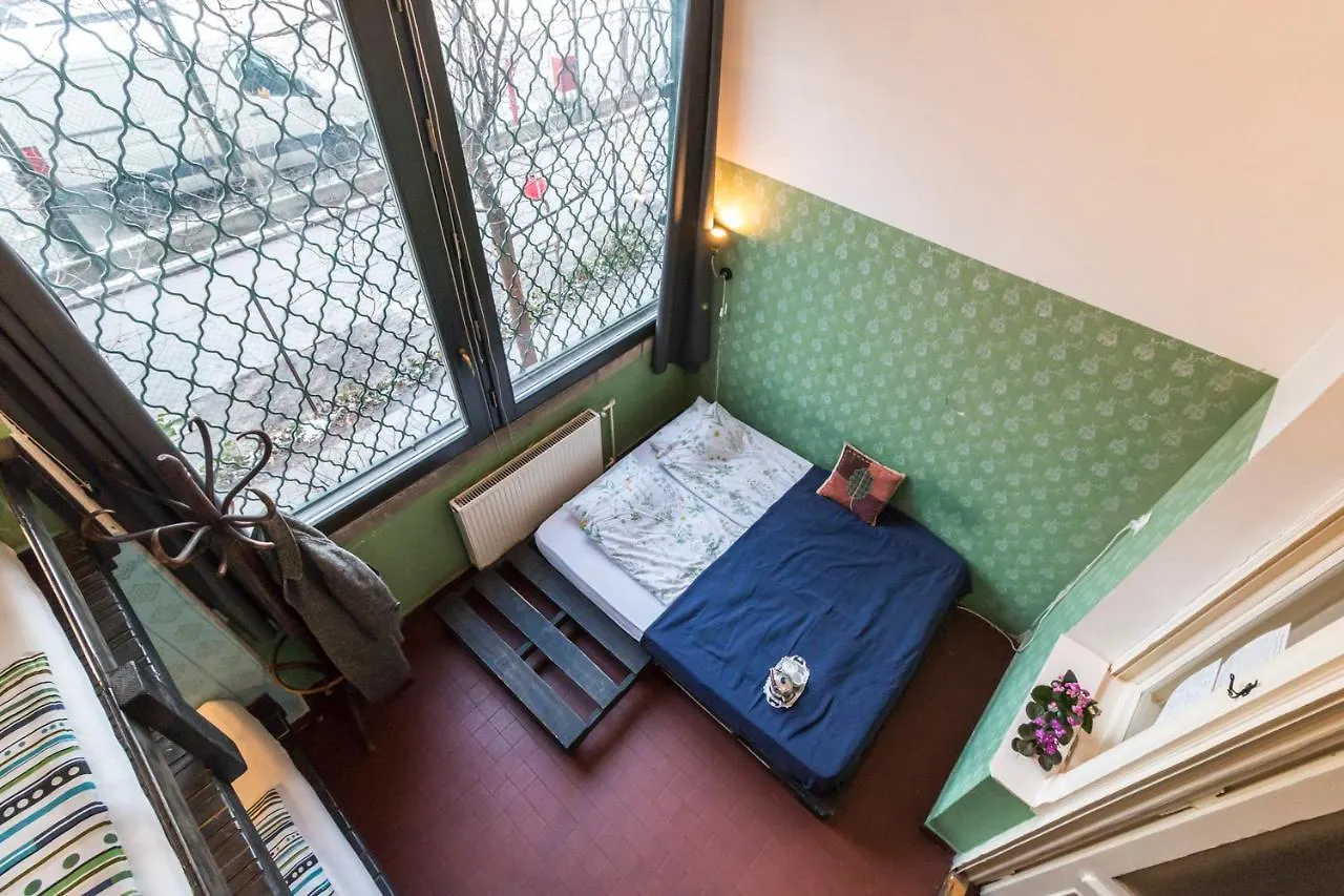 Baroque Hostel & Coworking Budapest